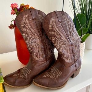 Western-style Cowboy Boots - Size 9